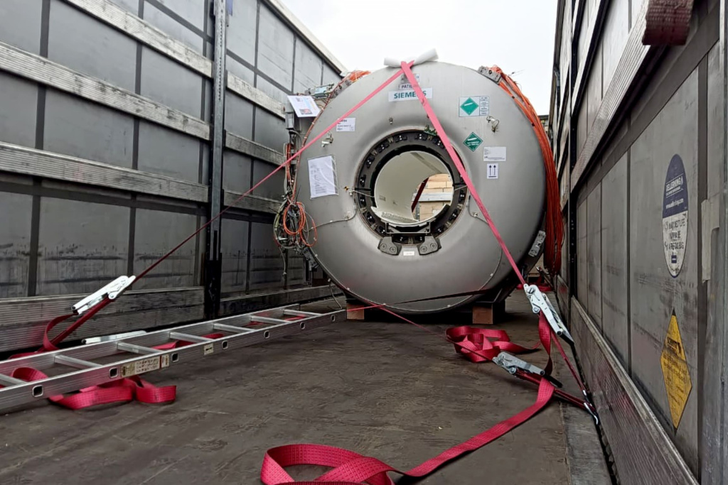 Поставка МРТ Siemens MAGNETOM Amira